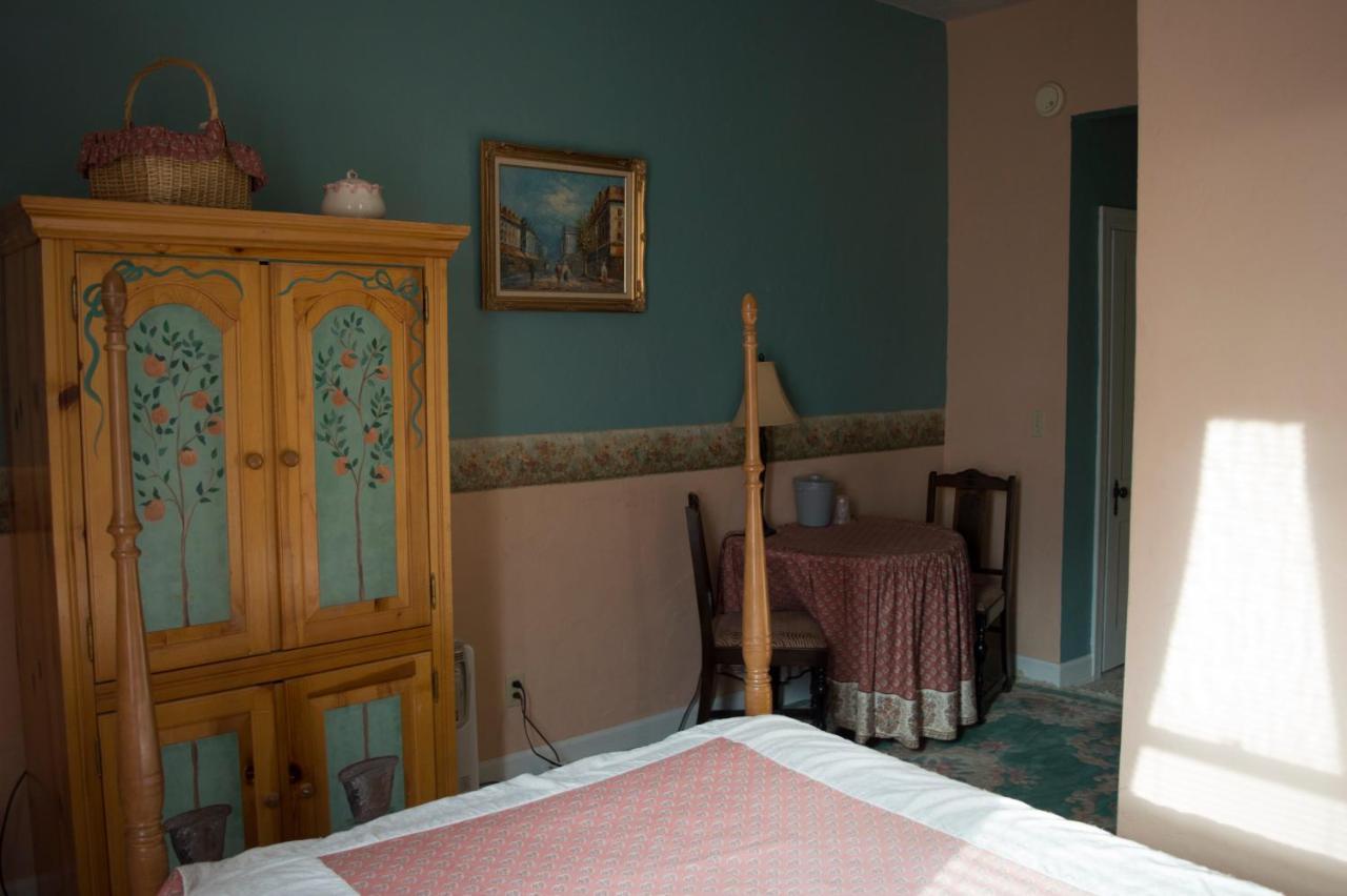 La Plaza Historic Hotel & Restaurant วาลเซนเบิร์ก ห้อง รูปภาพ